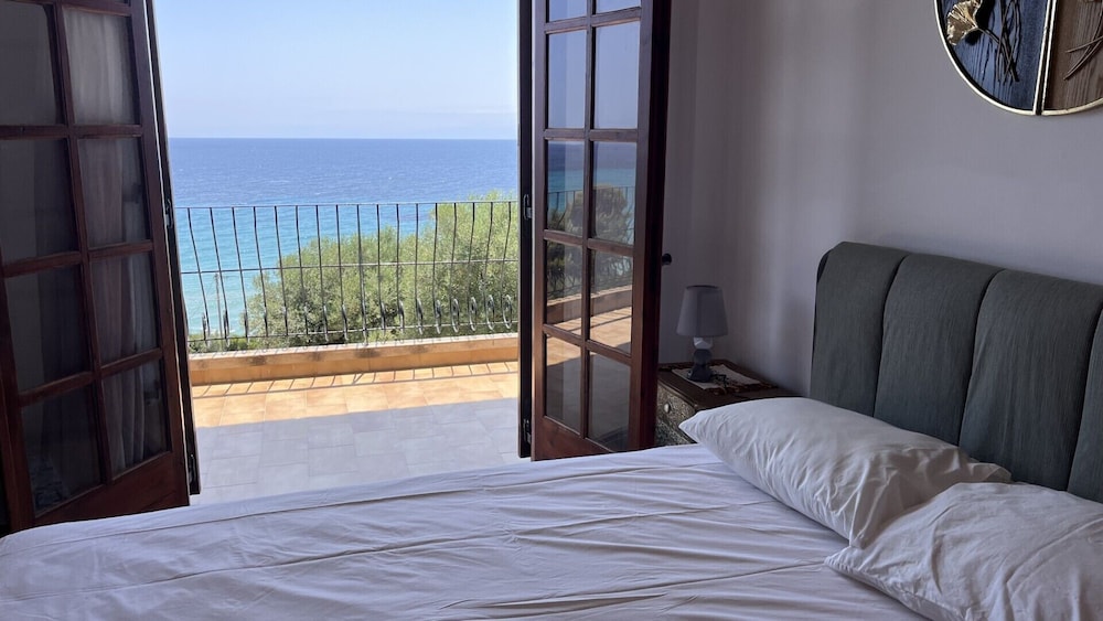kaloutsikos sea view house