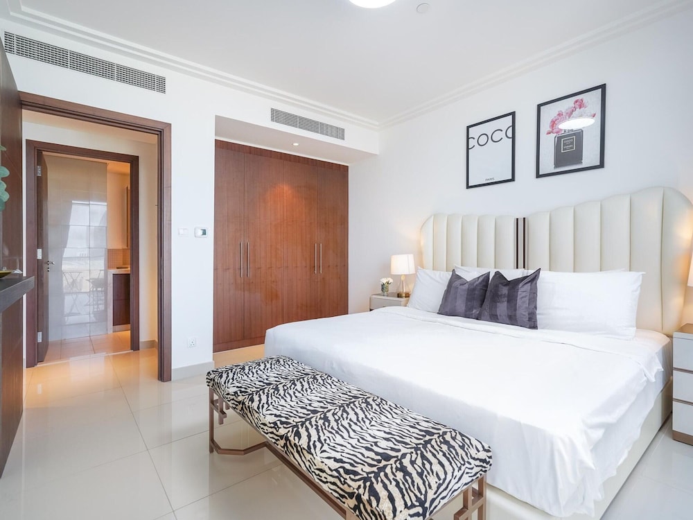 Luxurious & Stylish Apartments Across Dubai Mall - Burj Khalifa - City Views