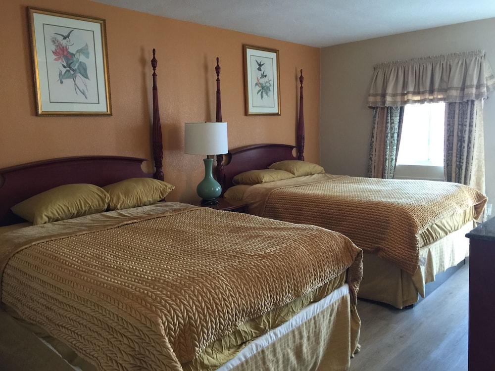Pelican Inn and Suites