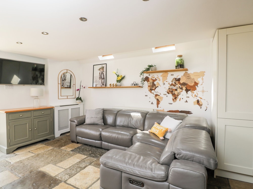 2 Dewars Farm Cottages
