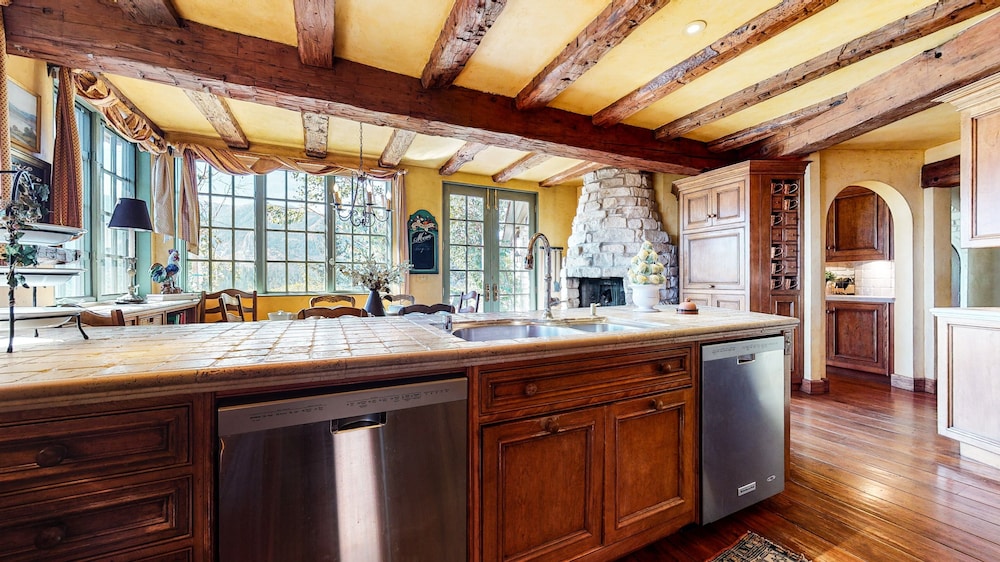 Juniper Ridge 16 5000 sq ft, Grand Chateau at Eagle, Expansive Mountain Views by RedAwning view 3