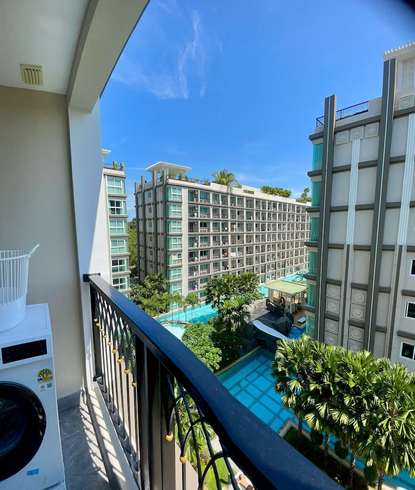 Dusit Grand Park 2
