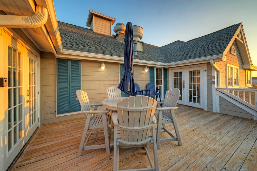 Blue Marlin & Dolphin Buyout Marina-front Escape for 10 Guests Walkable Access to Port A