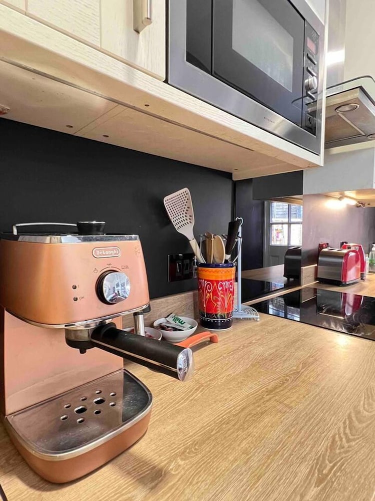 Stunning 2-bed Apartment in Maidstone view 5
