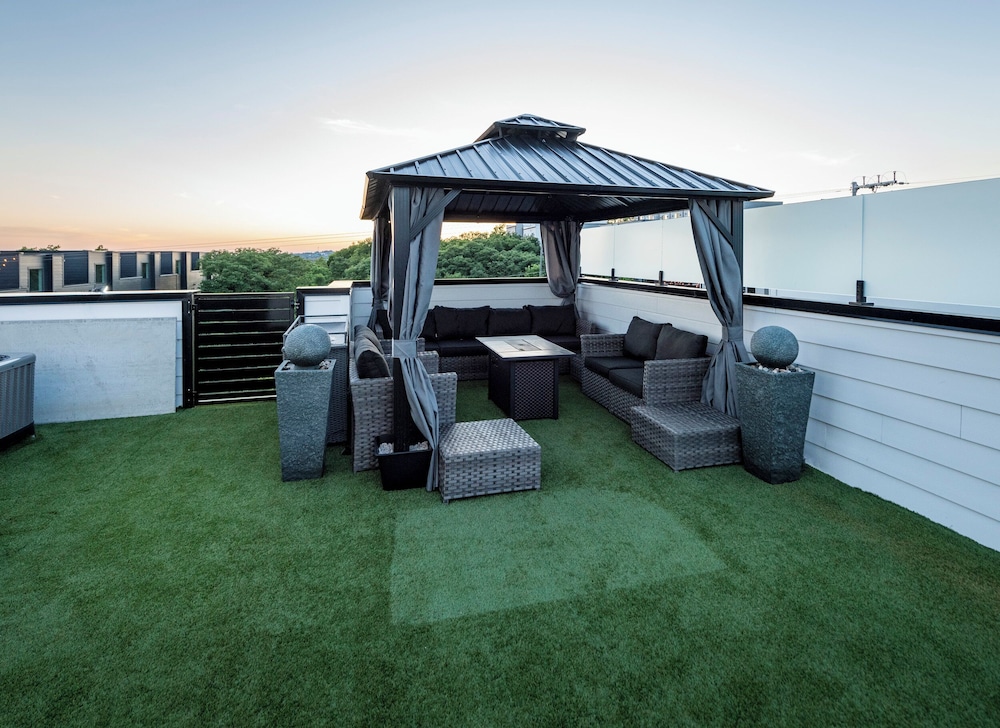 Large Groups - Rooftop Pools - Sleeps 24