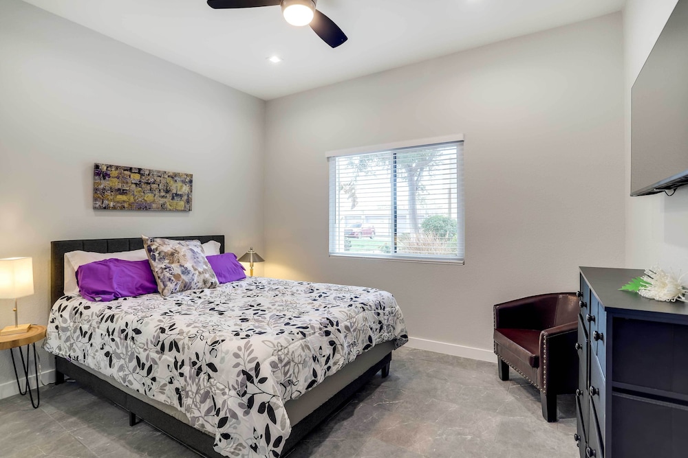 Golf Haven w/ Pool Access - 5 Mi to Palm Springs