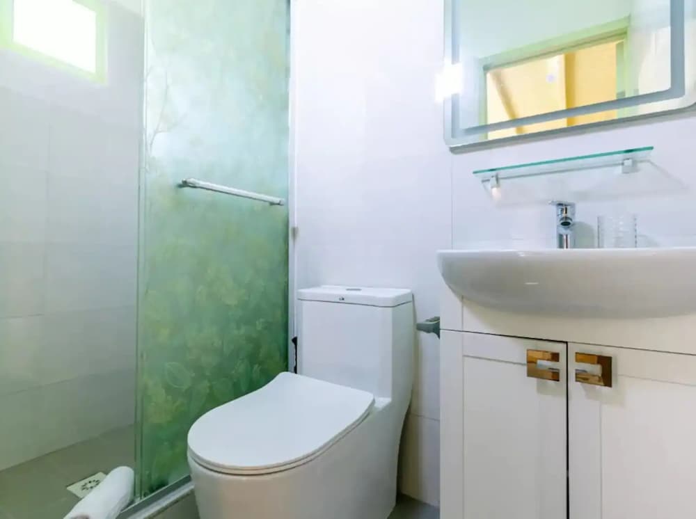 Flamingo Suite 1BR 1BA Apt w Pool Parking