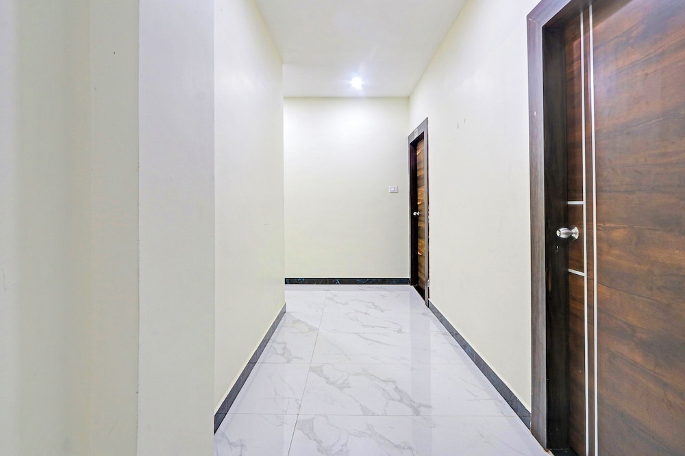Fabhotel Dharani Grand