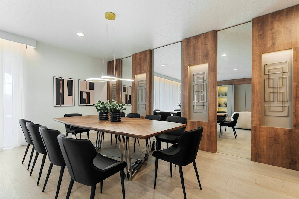 Luxury Home With Pool Game Room Cinema