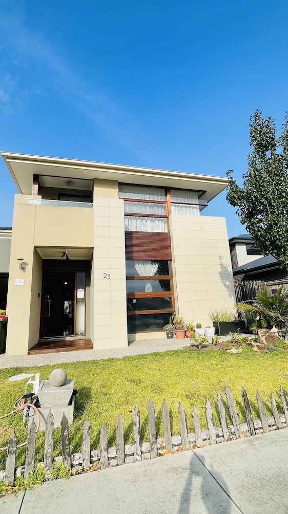 StayAU Contemporary Getaway Point Cook
