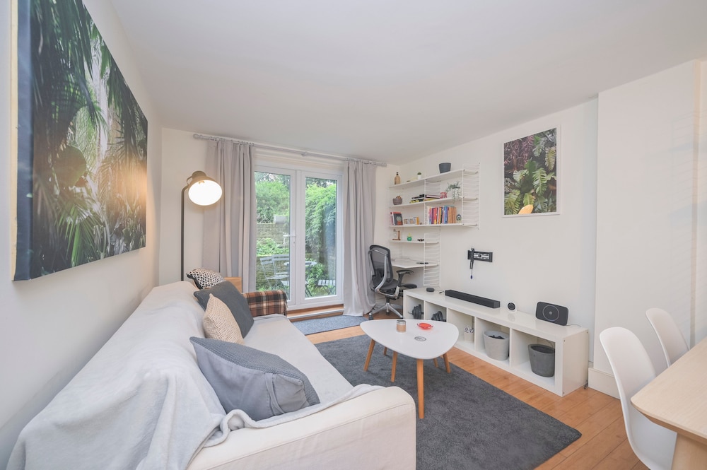 Modern 1Bd Basement Flat Near Victoria Park London photo 4