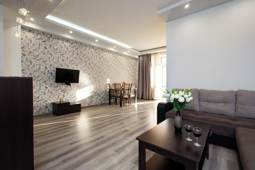 Apartment by Luxe Group HH331