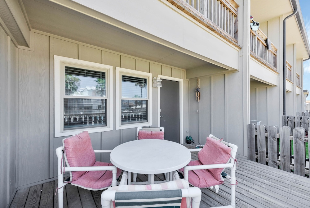 Bb892#104-cristy's Crab Shack view 3