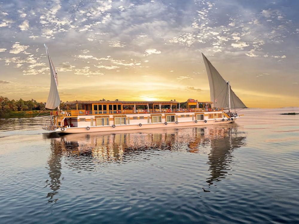 Dahabiya Nile sailing Luxor to Aswan