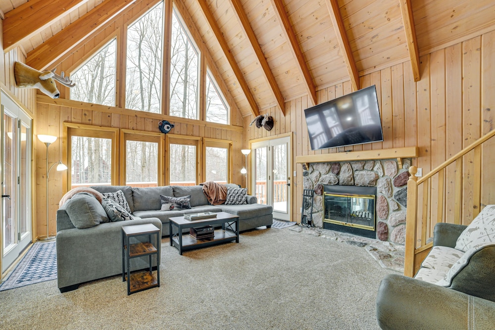 < 1 Mi to Nubs Nob Ski: Cabin w/ Sauna & Deck!
