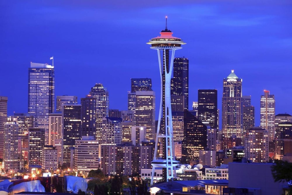 1 Location 2BR Across From Space Needle -vr1