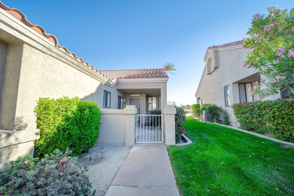 Charming Condo With Golf Course View