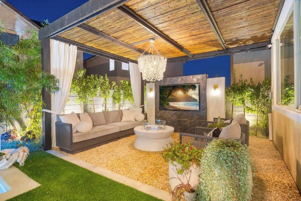 @marbella Lane - Stylish Dream Home in RMV w/ Pool