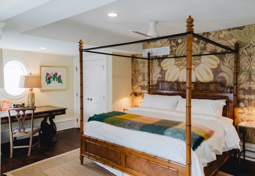 The Lilley Mansion Bed & Breakfast view 2
