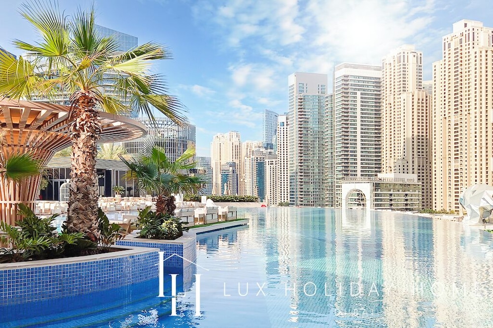 LUX The JW Marina Suite 4