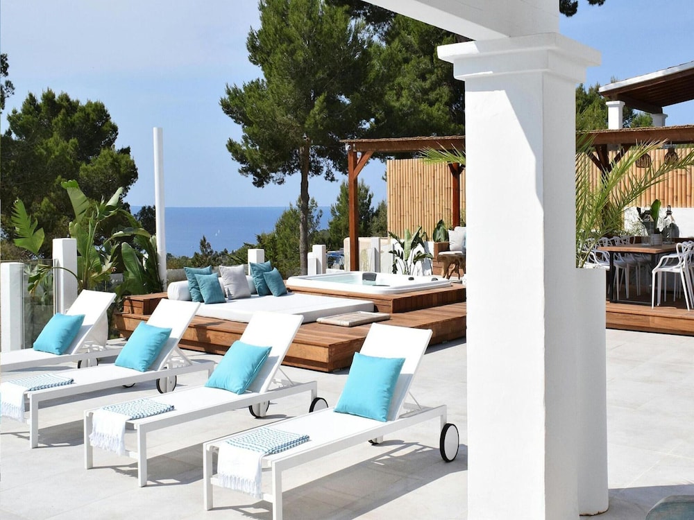 Magnificent Villa With Heated Pool