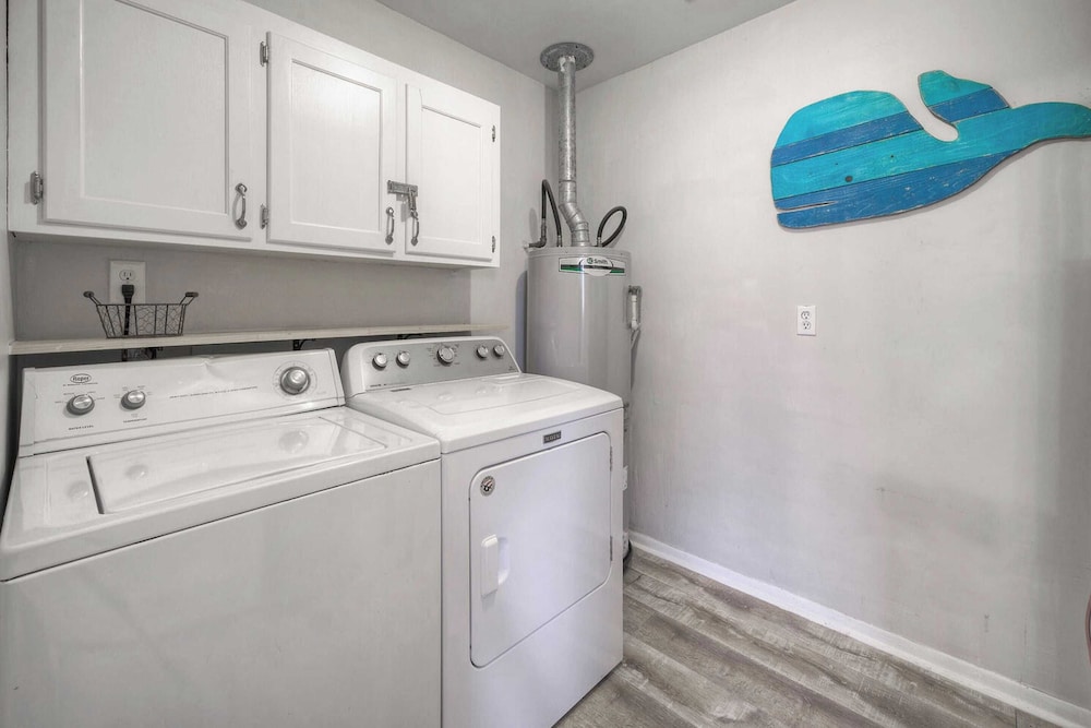 Dual Port A Cottages 2 Complete Homes Walk to the Beach + Patio Fully-equipped Kitchens