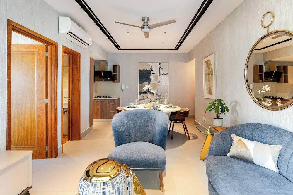 Luxurious Santo Domingo Apartment in Heart of the City, Wifi, Pool, Parking Free