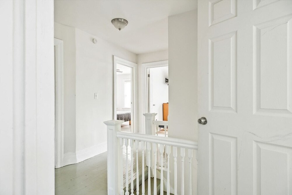 8 Guests, 4Bd Vacation Home Art Gallery, Detroit