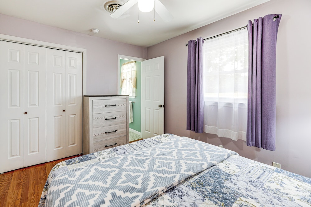 Getaway on 1/2 Acre w/ Deck in Georgetown