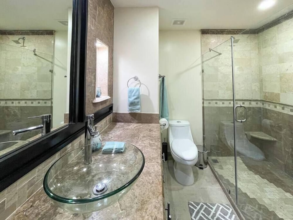 Upscale Ocean View Condo Close to it all Great