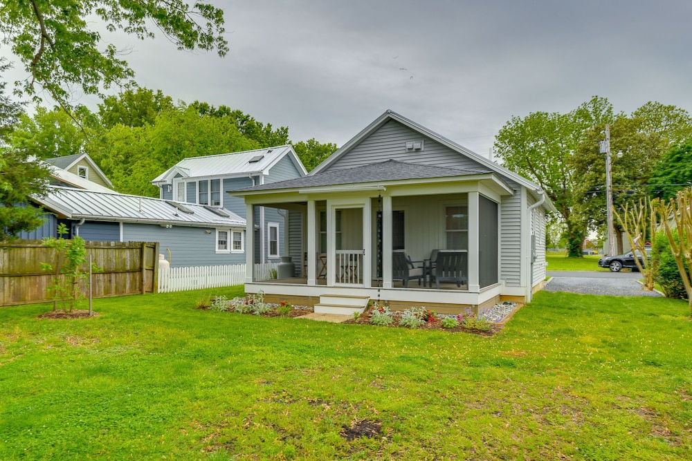 Modern Solomons Cottage Rental - Walk to Island! view 3
