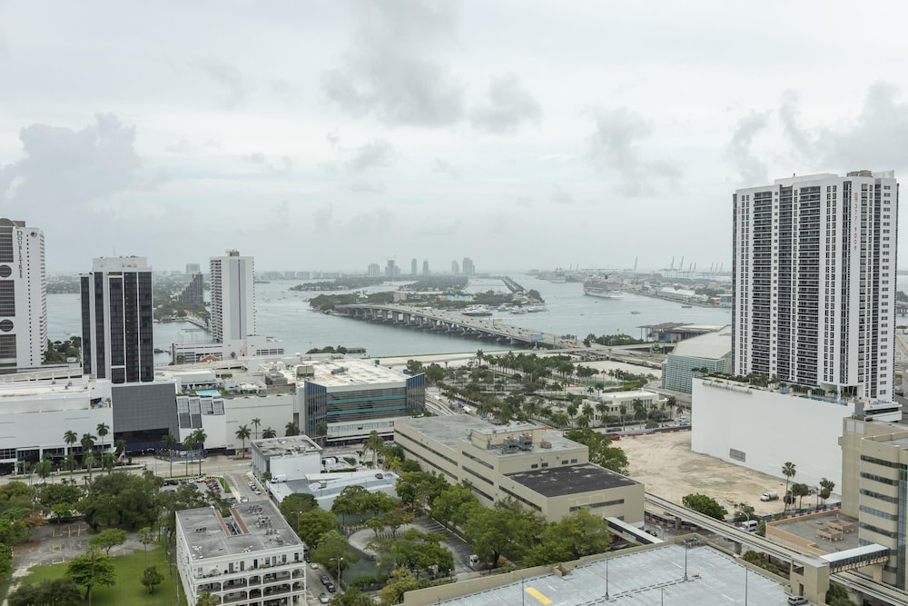 Miami Modern - Lux Amenities Pool Parking