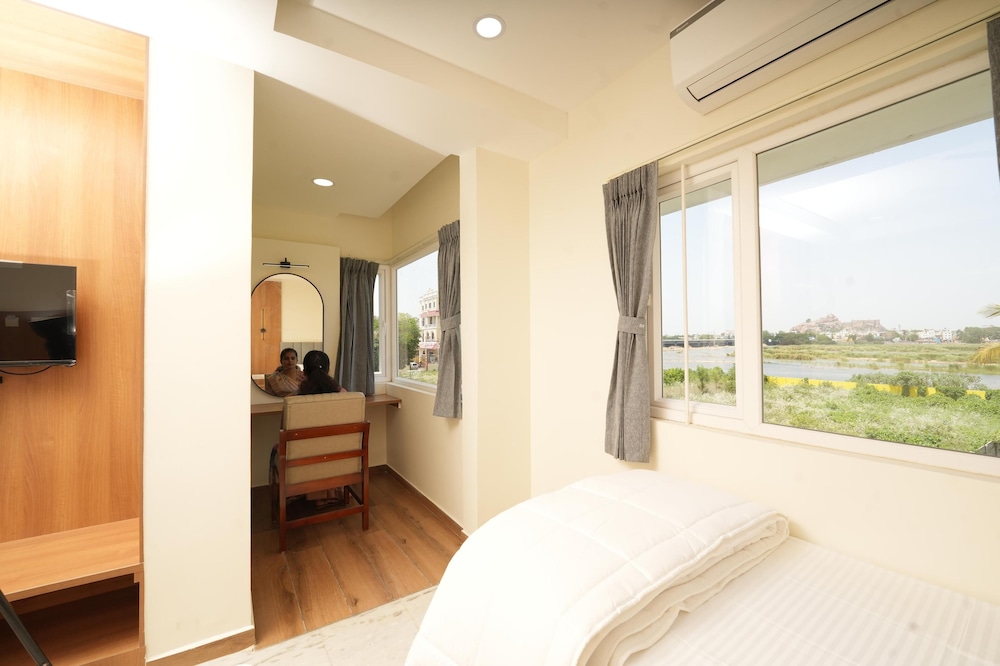 Hotel River View