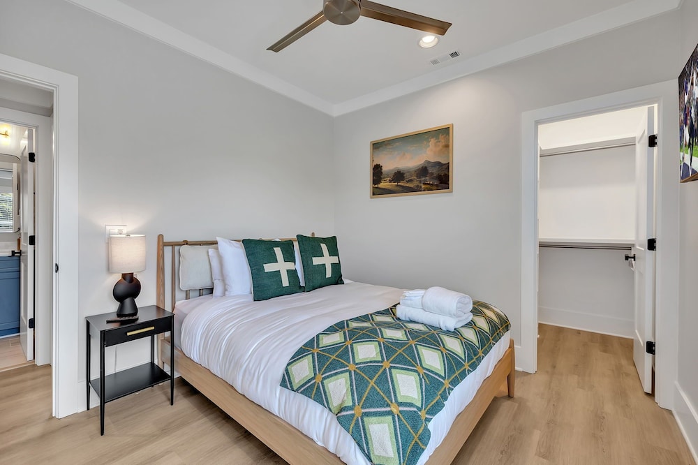 Soprano-private Rooftop-gr8 Walking Location