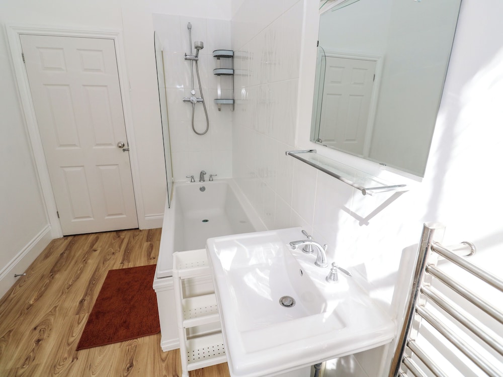 2 Regent Mews
