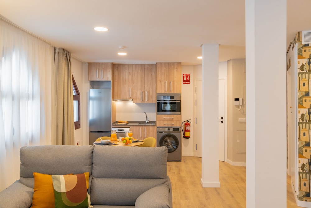 Feelathome Atarazanas Apartments 31