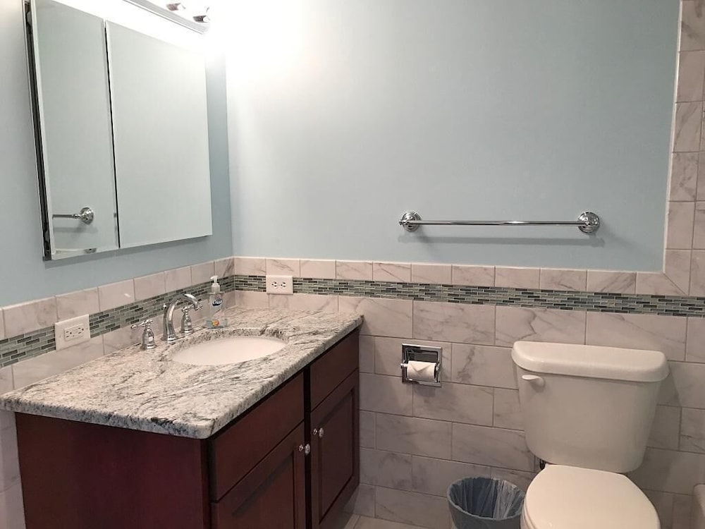 Mariners Court 221