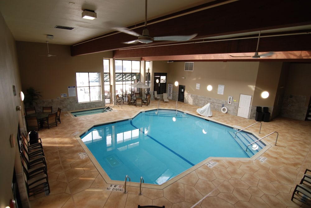 Express Suites Riverport Inn & Suites view 3