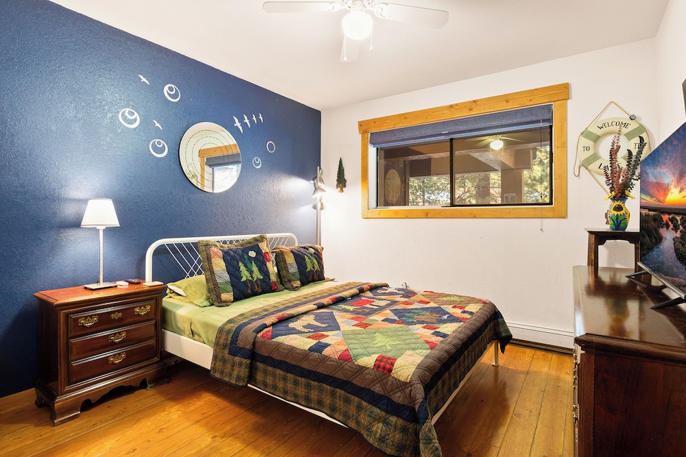 Sierra Pines Retreat Sleeps 6!