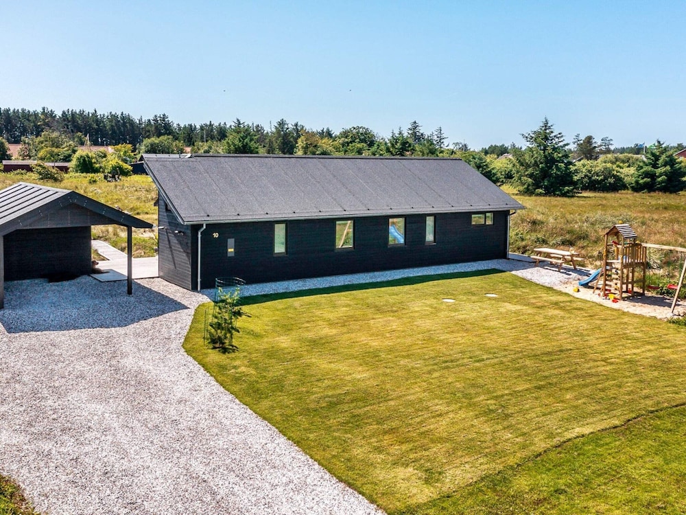 9 Person Holiday Home in Hirtshals view 4