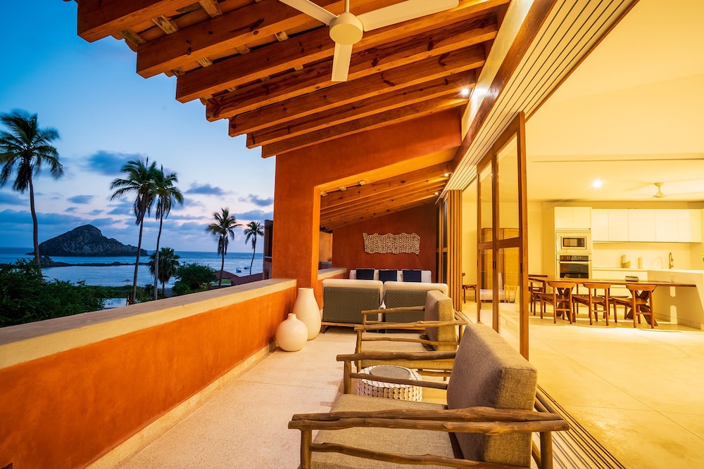 Careyes 114 Oceanfront Luxury With a Spacious Te