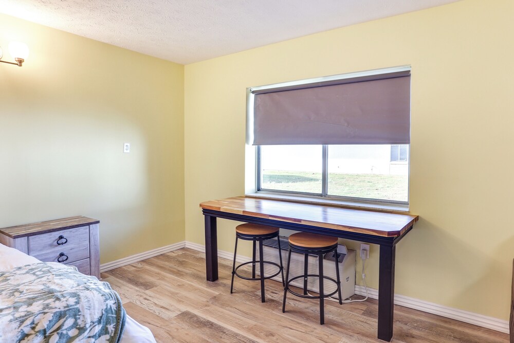 Quiet Oakland City Studio: Walk Downtown!
