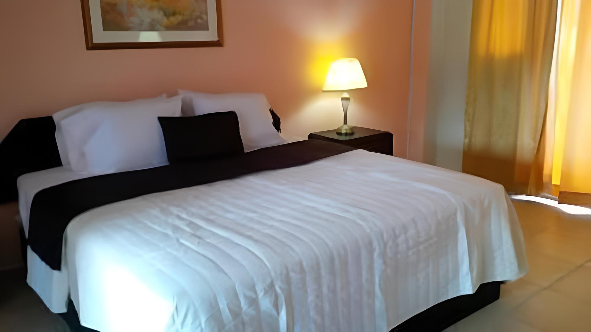 Le Monte Cristo Hotel & Suites