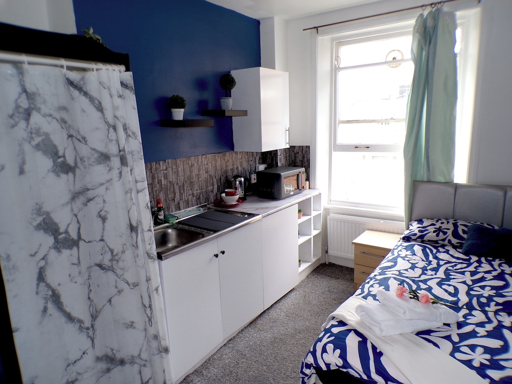 Santoriniapartmentwestkensingtonsleeps3-ensuite-ac