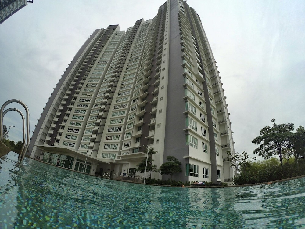City Living with Panoramic Sea Views at Danga Bay