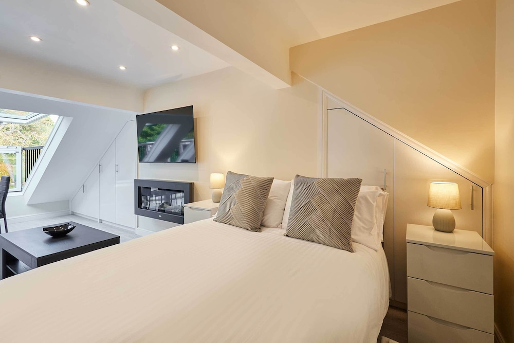 Host Stay Ross View Attic Apartment