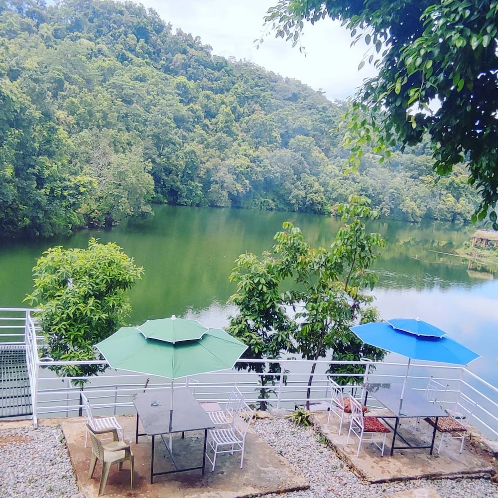 Begnas Lake front guest house