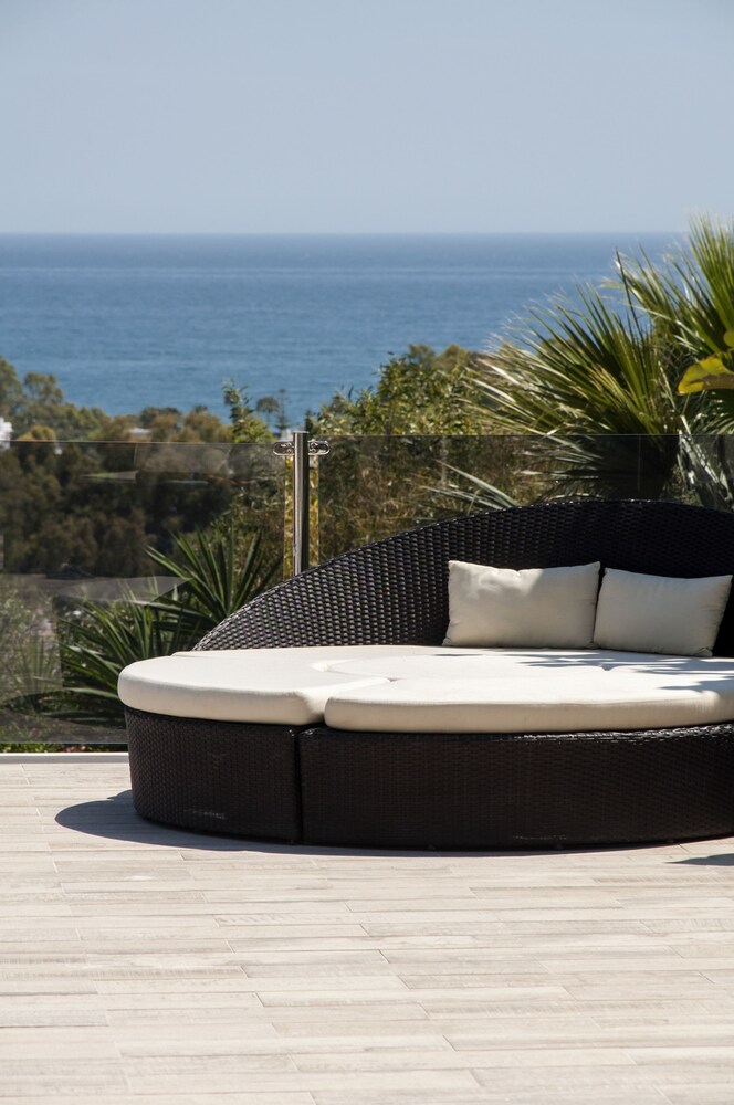 Exclusive 5star sea view villa Elviria view 3