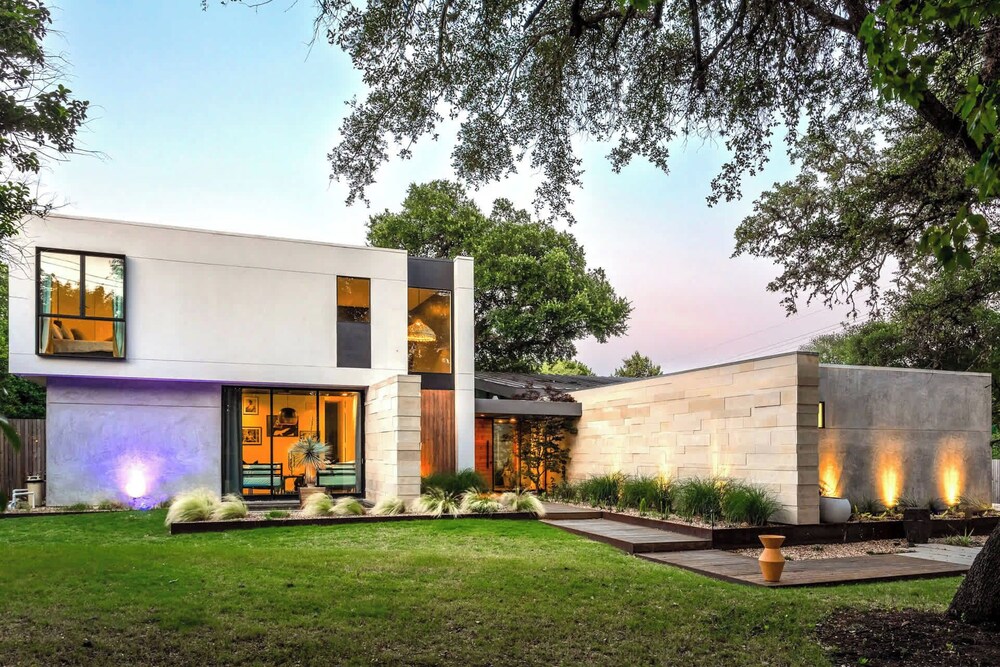 Eastside Mansion w Pool 7 Mins to Rainey