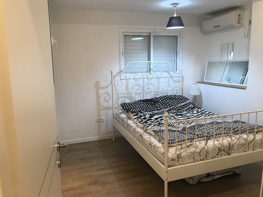 2Rooms Perfect Location 1Min to Beach